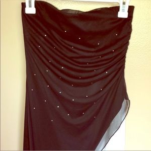 Women’s black and white asymmetric strapless gown